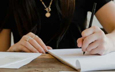 Bestattung vorbereiten: Welche Unterlagen und Entscheidungen wichtig sind